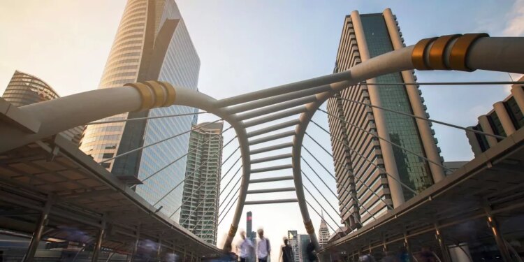 Managing your cloud ecosystems: Maintaining workload continuity during worker node upgrades