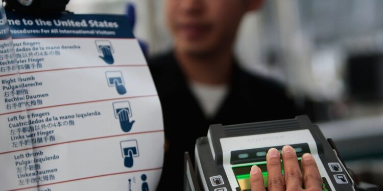 Security researcher warns of chilling effect after feds search phone at airport