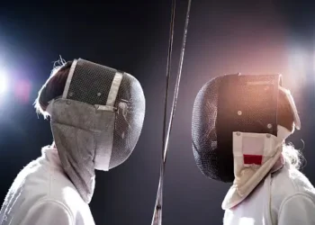 Is Ethereum Crumbling? These Two Crypto Experts Duel Over ETH’s Future Prospects