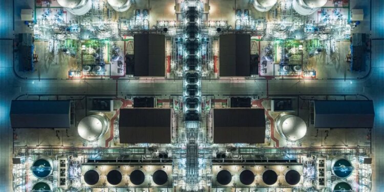 How does data deduplication work?