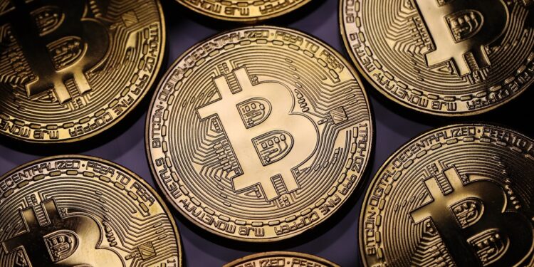US spot bitcoin ETFs begin trading, Circle files for IPO and India continues crypto pullback