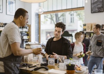 Customer service vs. customer experience: Key differentiators