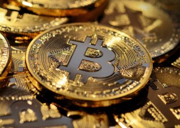 Bitcoin Leads S&P 500, Michael Saylor Asserts Amid Disagreement