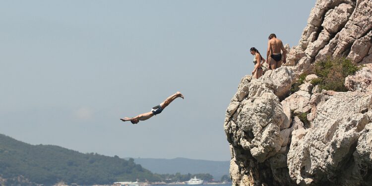 XRP Price Drops After Massive Whale Dump